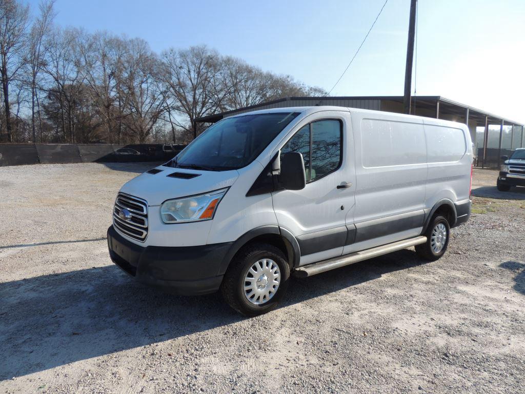 2016 Ford Transit Base's photo