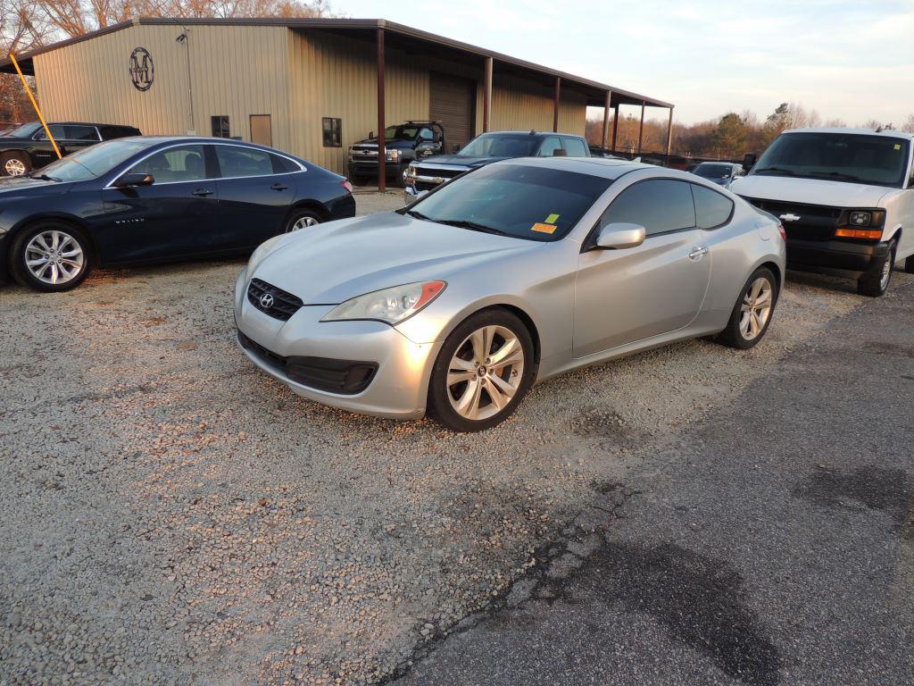 2011 Hyundai Genesis Coupe Base's photo