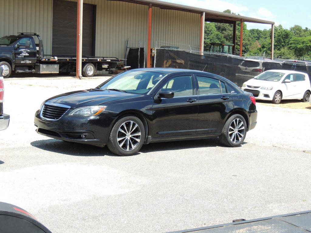 2013 Chrysler 200's photo